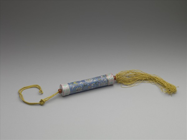 粉彩藍地番蓮紋牙籤筒
