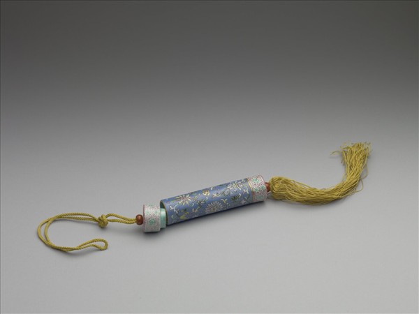 粉彩藍地番蓮紋牙籤筒