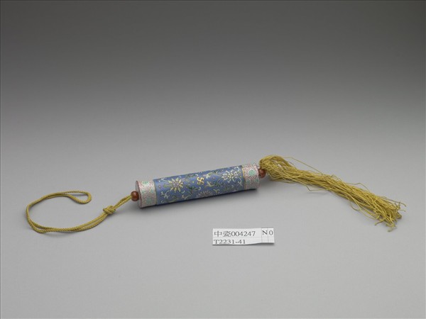 粉彩藍地番蓮紋牙籤筒