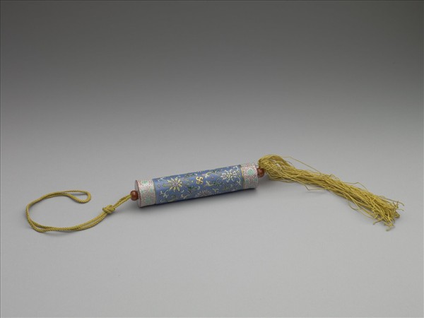 粉彩藍地番蓮紋牙籤筒
