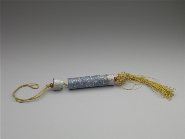 粉彩藍地番蓮紋牙籤筒
