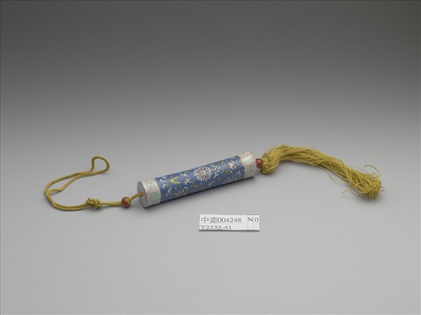 粉彩藍地番蓮紋牙籤筒