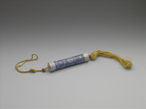 粉彩藍地番蓮紋牙籤筒