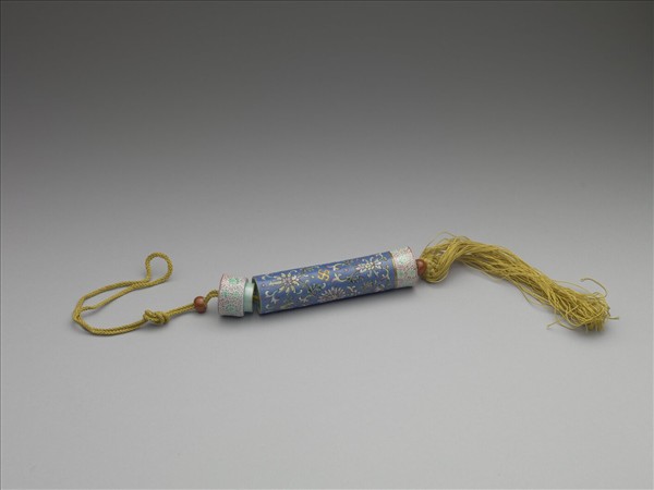 粉彩藍地番蓮紋牙籤筒