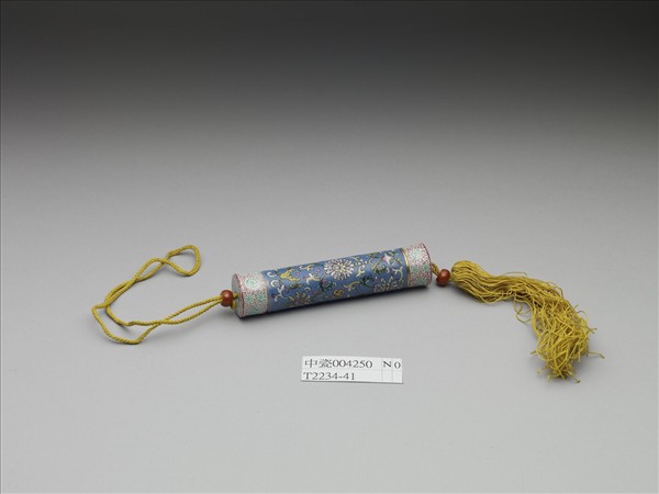 粉彩藍地番蓮紋牙籤筒