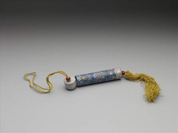 粉彩藍地番蓮紋牙籤筒