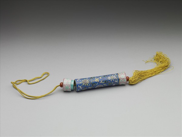 粉彩藍地番蓮紋牙籤筒