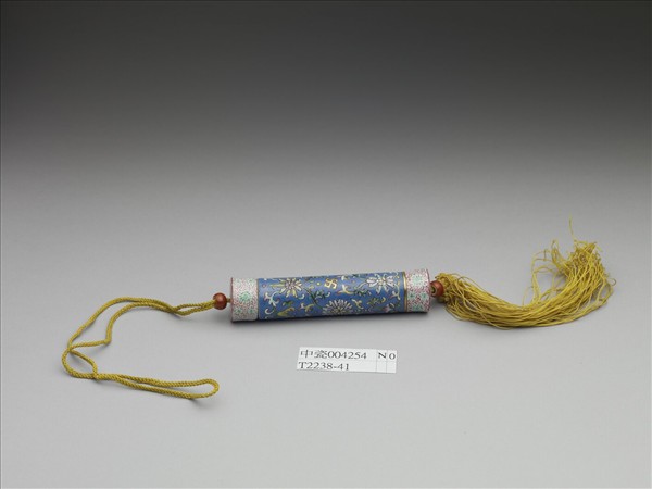 粉彩藍地番蓮紋牙籤筒