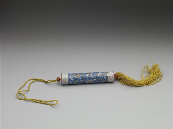 粉彩藍地番蓮紋牙籤筒