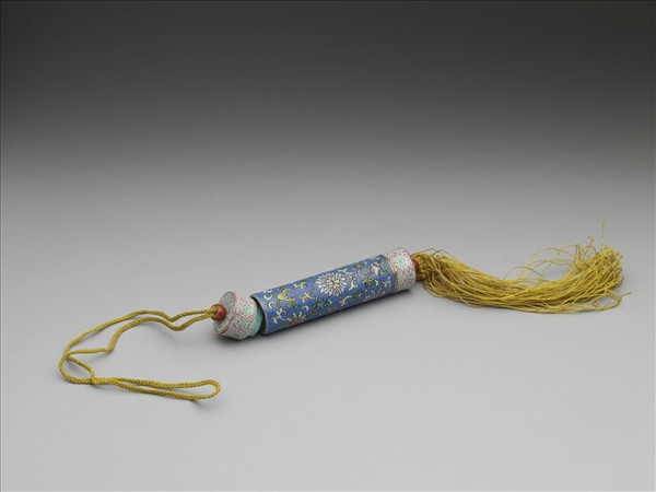 粉彩藍地番蓮紋牙籤筒