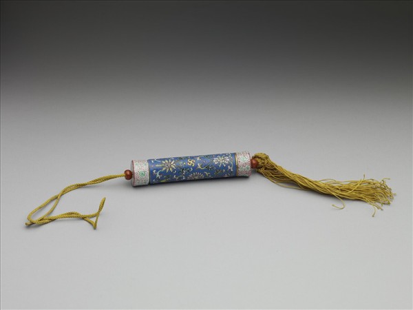 粉彩藍地番蓮紋牙籤筒