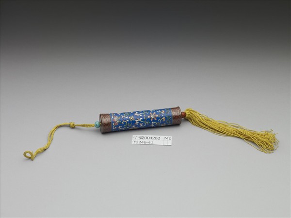 粉彩藍地番蓮紋牙籤筒