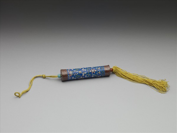 粉彩藍地番蓮紋牙籤筒
