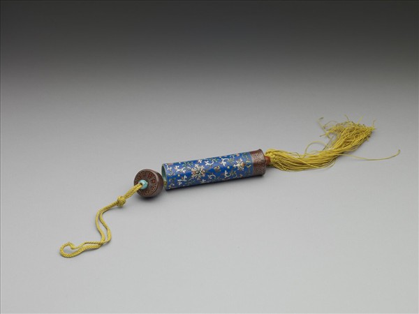 粉彩藍地番蓮紋牙籤筒