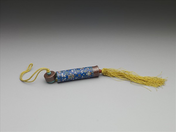 粉彩藍地番蓮紋牙籤筒