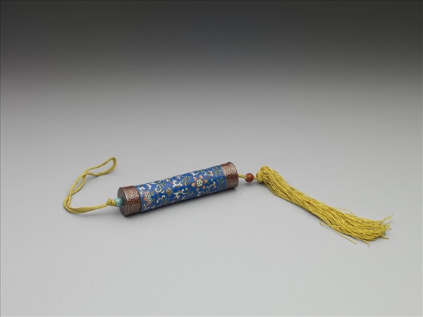 粉彩藍地番蓮紋牙籤筒
