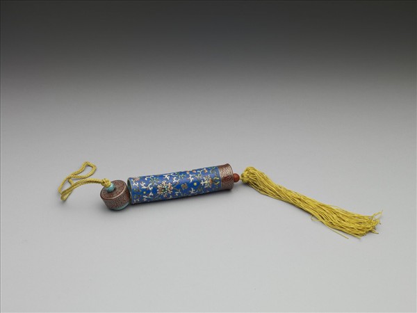 粉彩藍地番蓮紋牙籤筒