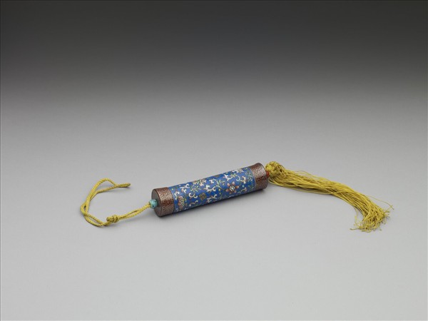 粉彩藍地番蓮紋牙籤筒