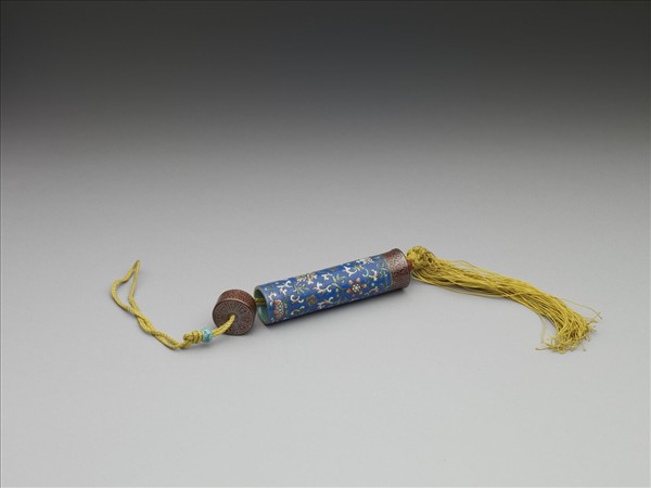 粉彩藍地番蓮紋牙籤筒