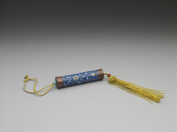 粉彩藍地番蓮紋牙籤筒