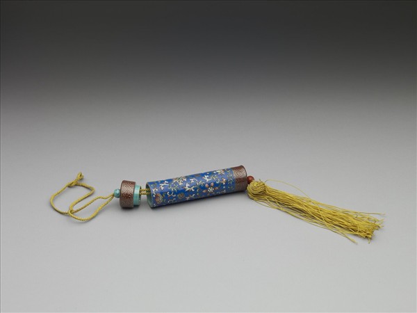 粉彩藍地番蓮紋牙籤筒