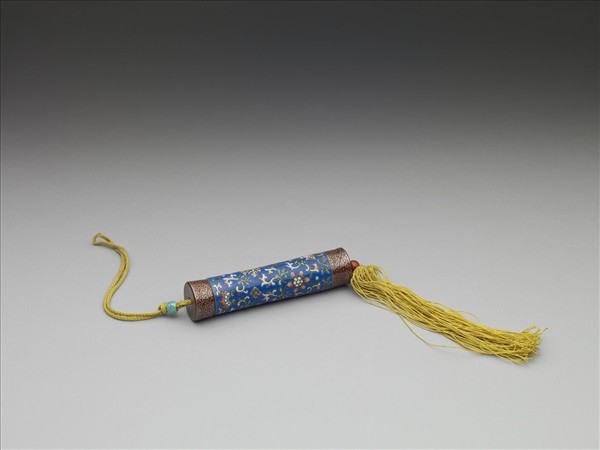 粉彩藍地番蓮紋牙籤筒