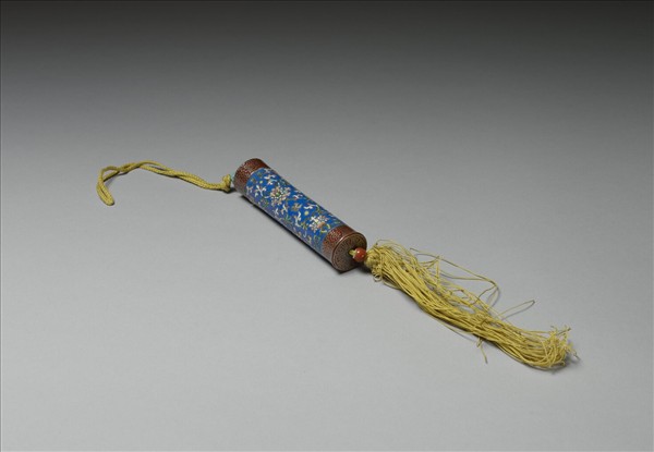 粉彩藍地番蓮紋牙籤筒