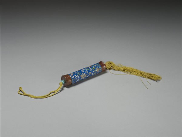 粉彩藍地番蓮紋牙籤筒