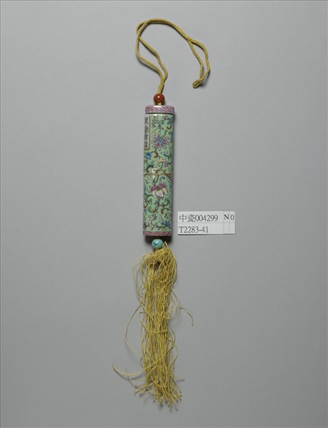 粉彩綠地番蓮紋牙籤筒