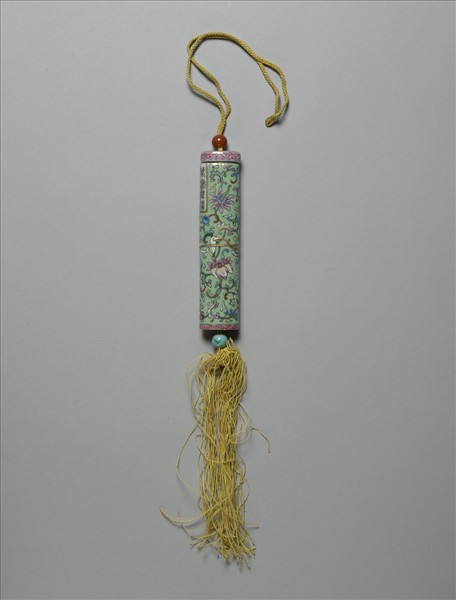 粉彩綠地番蓮紋牙籤筒