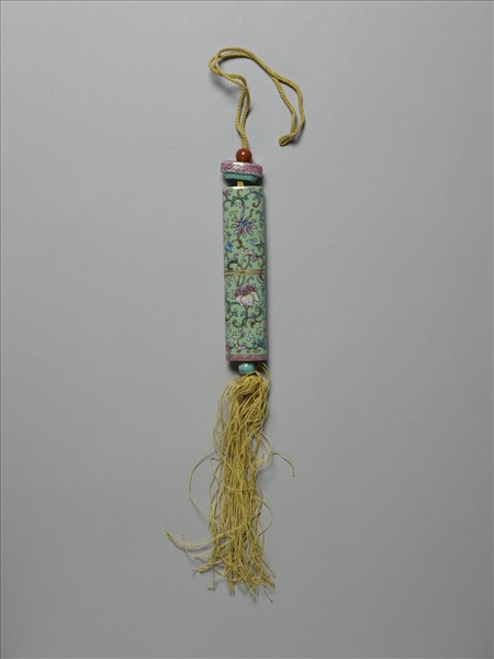 粉彩綠地番蓮紋牙籤筒