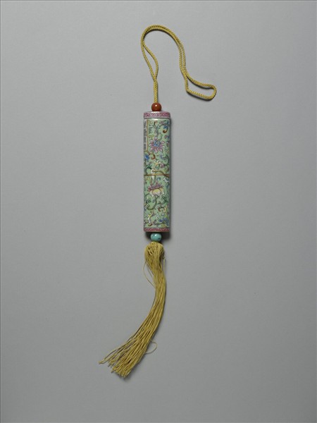 粉彩綠地番蓮紋牙籤筒