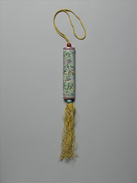 粉彩綠地番蓮紋牙籤筒