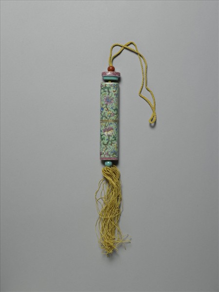 粉彩綠地番蓮紋牙籤筒