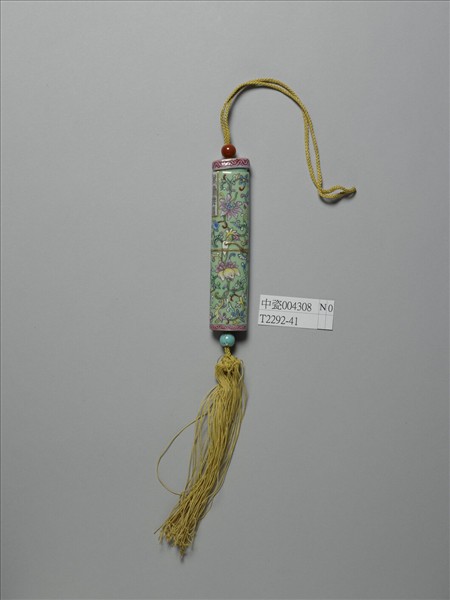 粉彩綠地番蓮紋牙籤筒