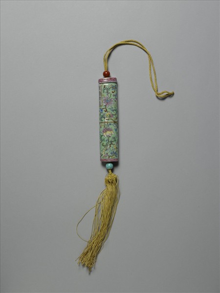 粉彩綠地番蓮紋牙籤筒