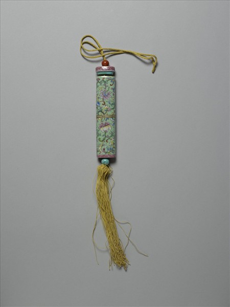 粉彩綠地番蓮紋牙籤筒