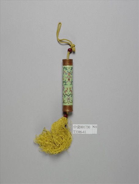 粉彩草綠地纏枝花卉紋牙籤筒