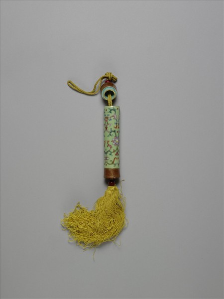 粉彩草綠地纏枝花卉紋牙籤筒