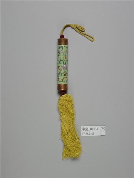 粉彩草綠地纏枝花卉紋牙籤筒