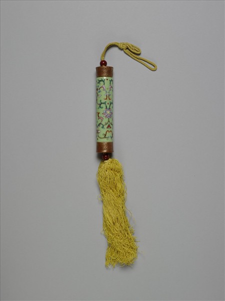 粉彩草綠地纏枝花卉紋牙籤筒