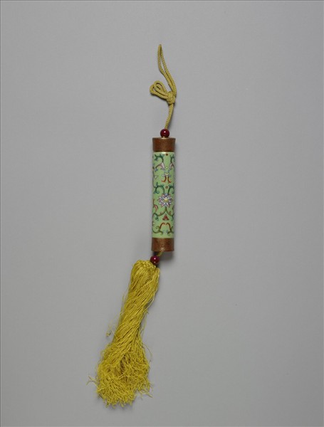 粉彩草綠地纏枝花卉紋牙籤筒