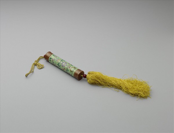 粉彩草綠地纏枝花卉紋牙籤筒