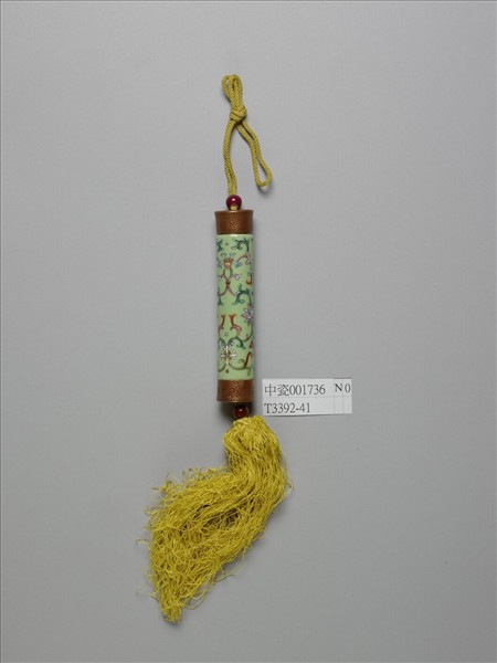 粉彩草綠地纏枝花卉紋牙籤筒