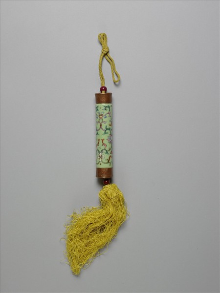 粉彩草綠地纏枝花卉紋牙籤筒