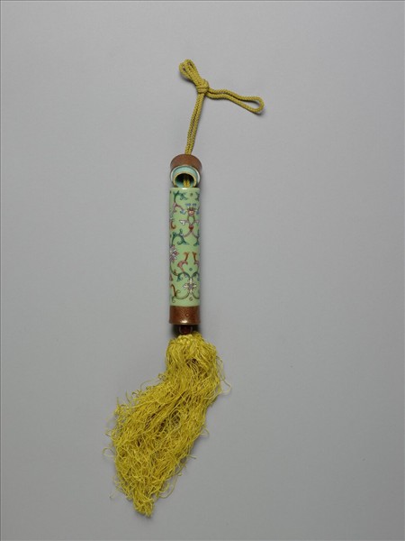 粉彩草綠地纏枝花卉紋牙籤筒