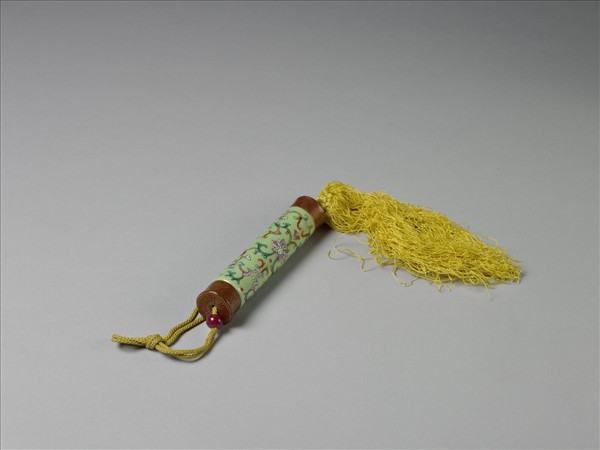 粉彩草綠地纏枝花卉紋牙籤筒