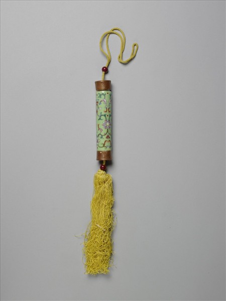 粉彩草綠地纏枝花卉紋牙籤筒