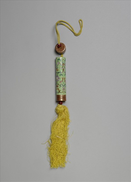 粉彩草綠地纏枝花卉紋牙籤筒