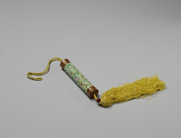 粉彩草綠地纏枝花卉紋牙籤筒